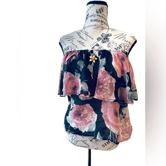 Must Have Women’s Small Floral Off-Shoulder Smocked Top • Ruffle Sleeve • EGUC - Picture 3 of 11